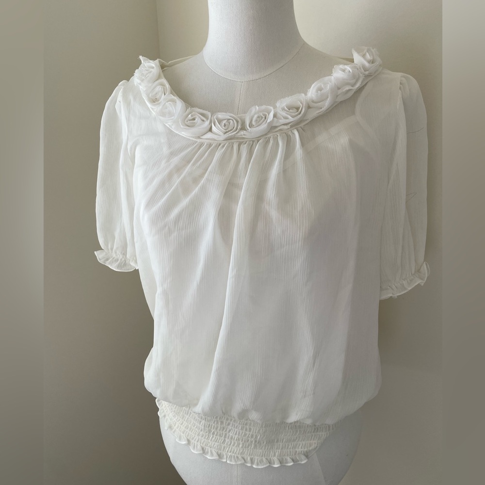 White blouse flower